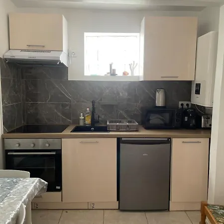 T2 For Two アパート